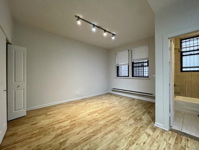 Building Photo - 2832 W Palmer St Unit G2