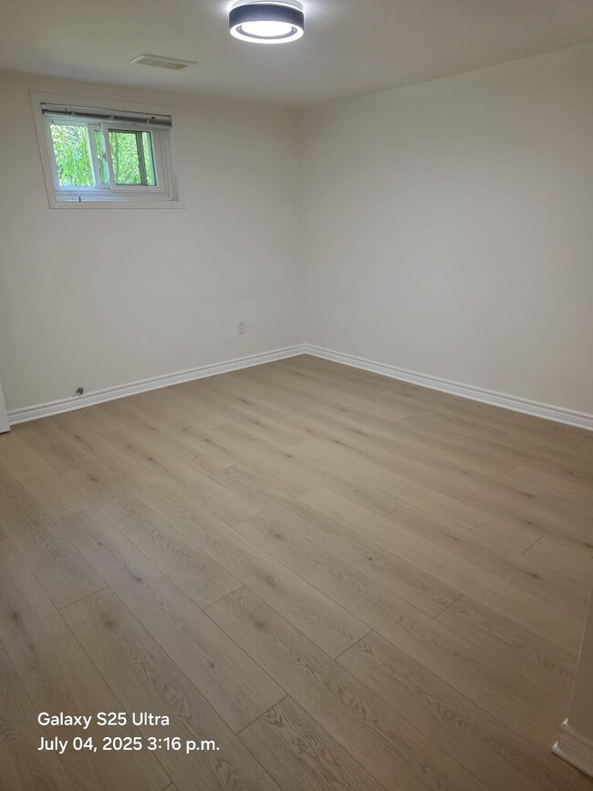 Building Photo - 2 bedroom basement apartment Don Mills & S... Unit Level B