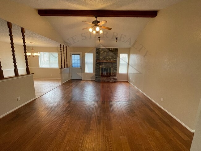 Photo - 1303 August Dr