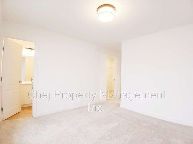 Photo - 1942-1209 209 St NW