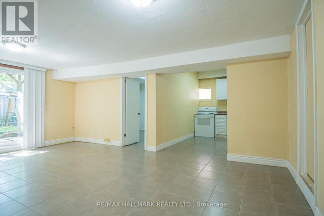Photo - 399 Lawrence Ave W