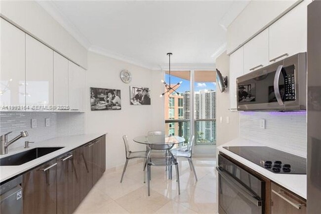 Photo - 3370 NE 190th St Unidad 3370 NE 190th St # 2007