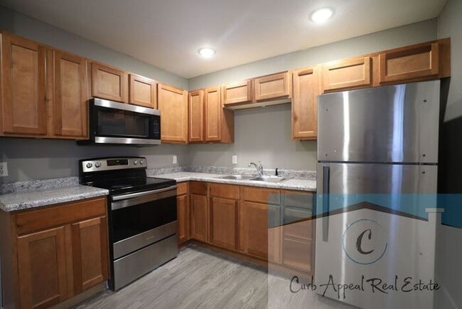 Photo - Recently renovated 2 bed, 1 bath apt - uti...