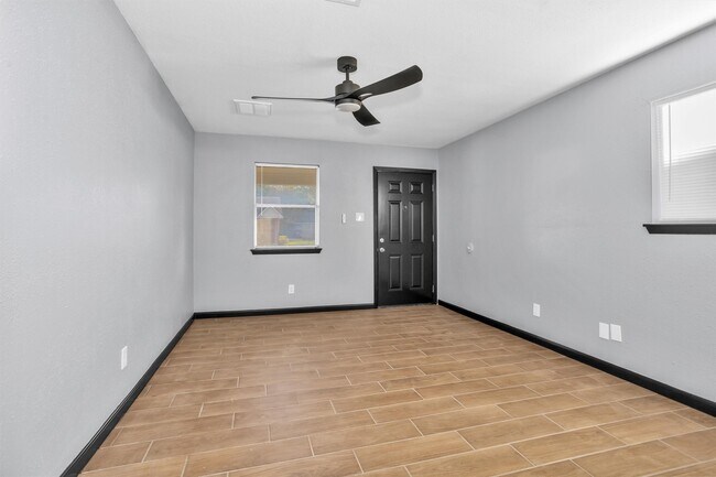 Photo - 1121 Lovett St