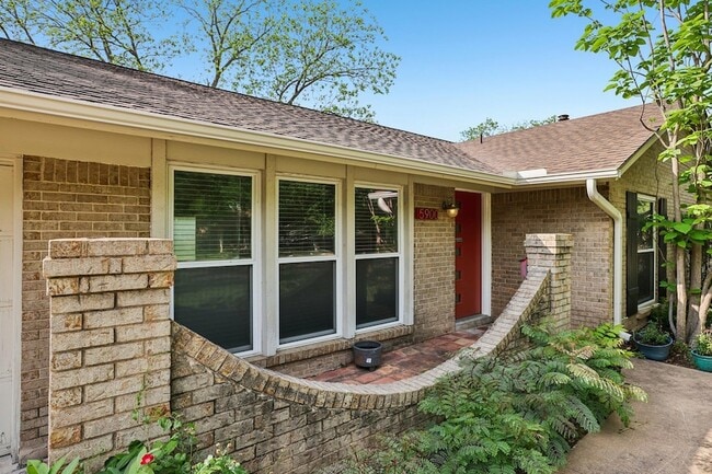 Photo - 5900 Gateshead Dr