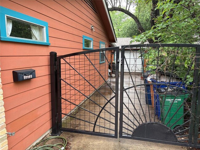 Building Photo - 1011 Chesapeake Dr