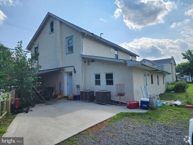 Building Photo - 1084 S Hanover St Rental