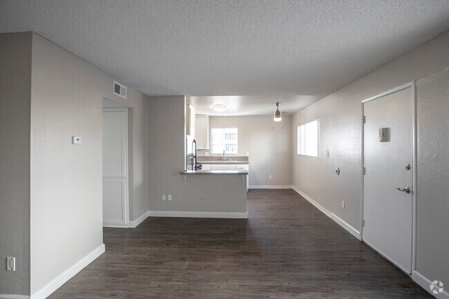 2 BR, 2 BA- 950 SF