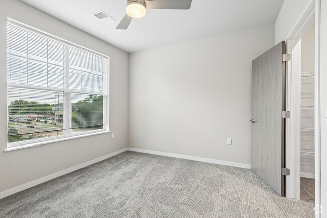 1BR, 1BA - 710SF - Bedroom