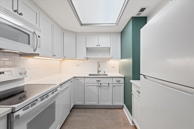 Photo - 40 E Delaware Pl Unit 805