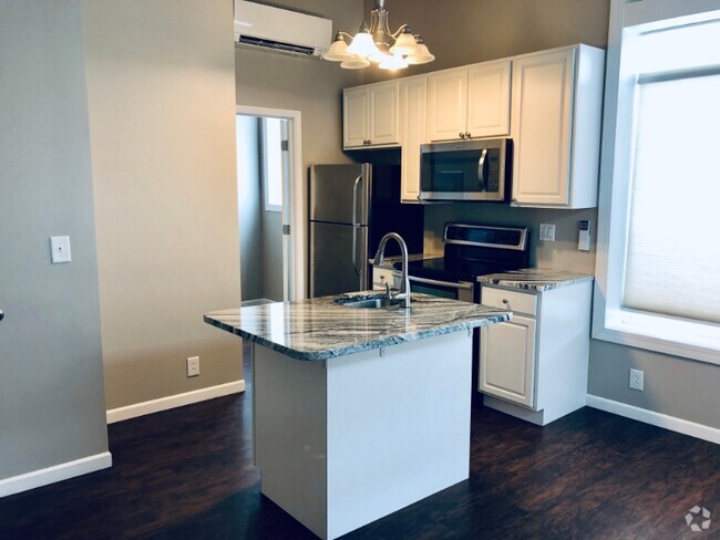 Building Photo - 527 Main St Unit Apt 3