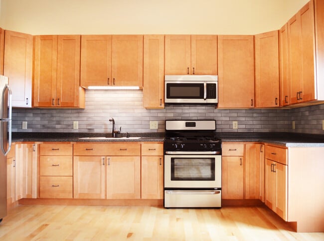 Building Photo - 8 Haswell St Unit APT 2