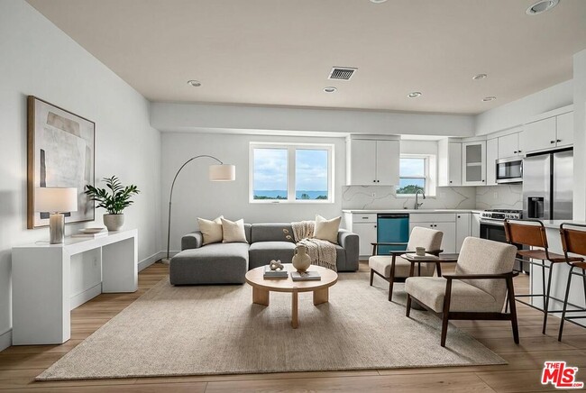 Photo - 4701 Saturn St