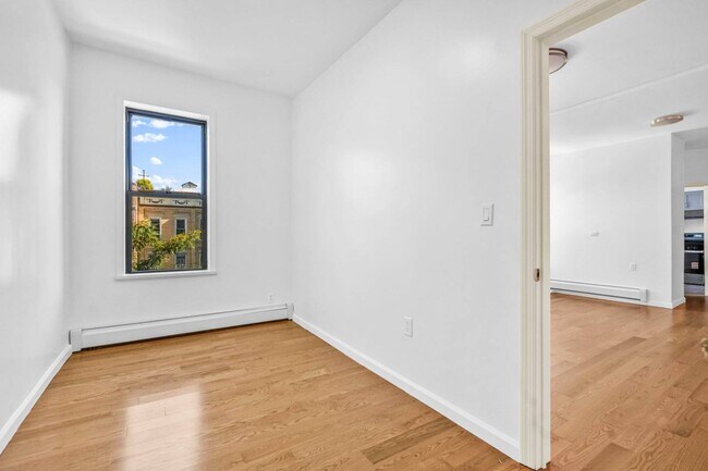 Photo - 71-32 Fresh Pond Rd