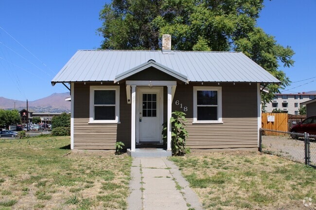 Building Photo - 618 4th St Rental