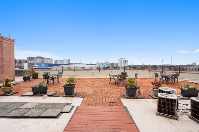 Photo - 115 W Peachtree Pl NW Unit 702