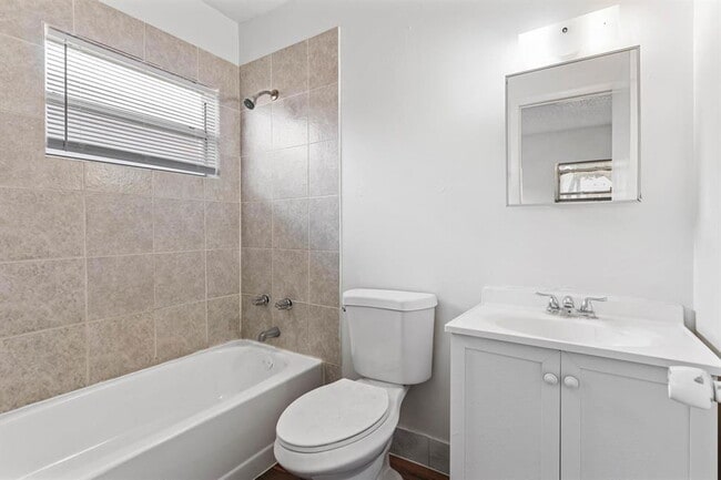 Photo - 271 SW 1st St Unit 4A