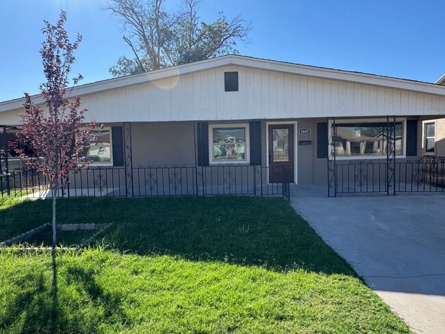 Building Photo - 4 Bed 2 Bath Home