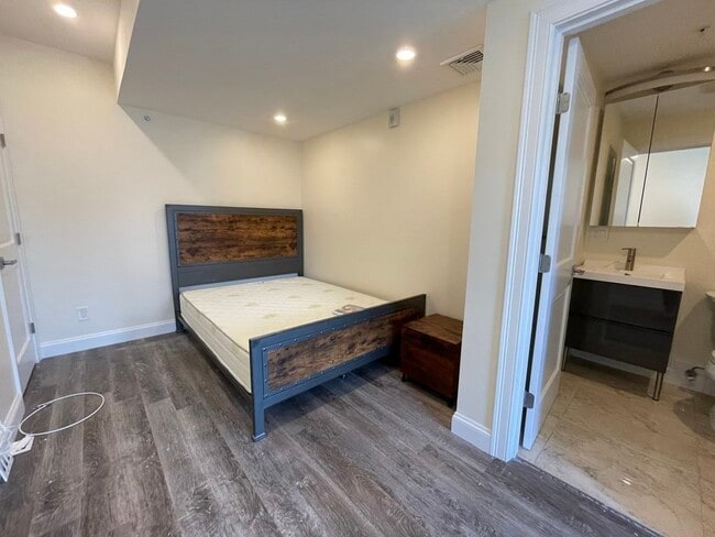 Photo - 1028 Commonwealth Ave Unidad 103