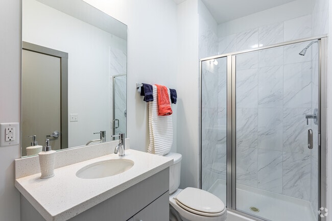 2BR, 2BA - 733 SF