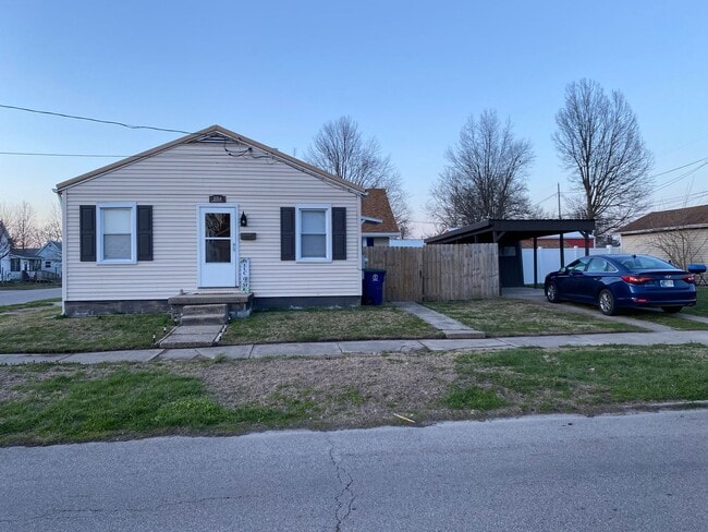 Building Photo - 2BR 1BA with carport
