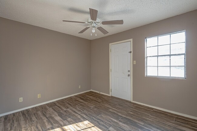 Photo - 104 Belaire Dr Unidad 10