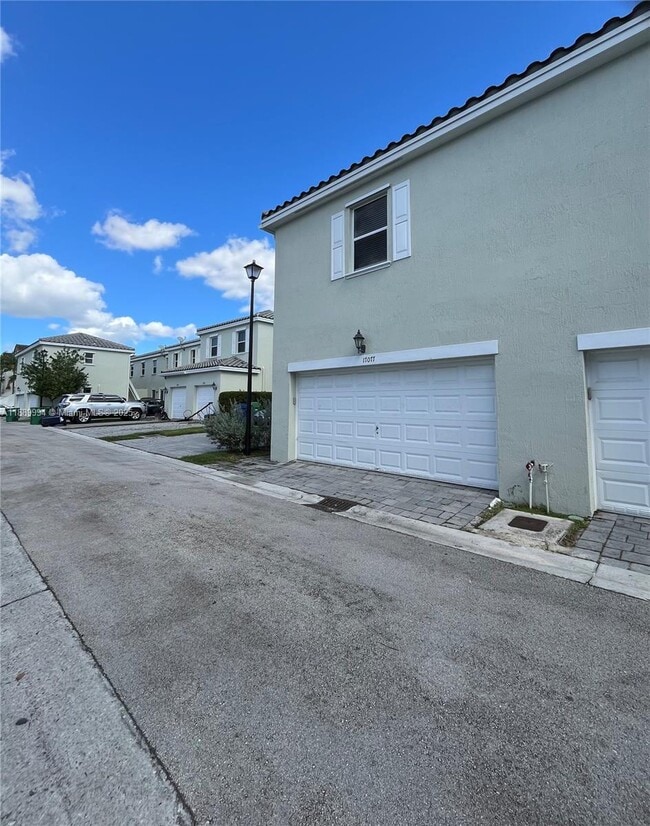 Building Photo - 17077 SW 93rd St Unit Rear