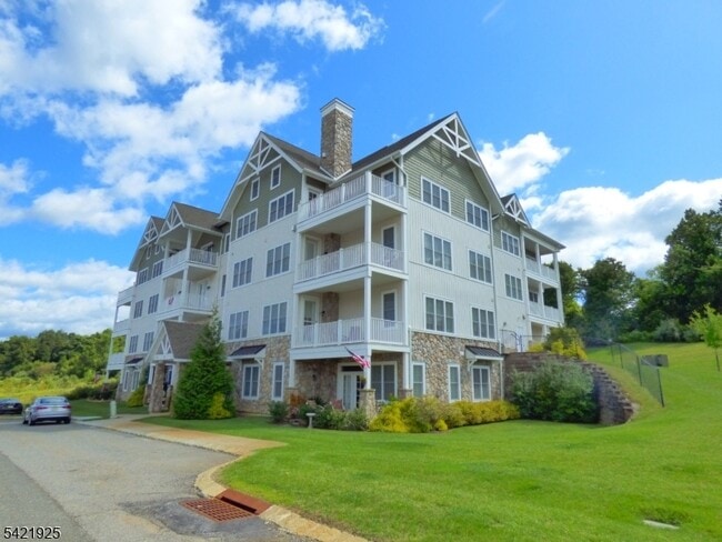 Building Photo - 169 Tarrington Rd Unit 305