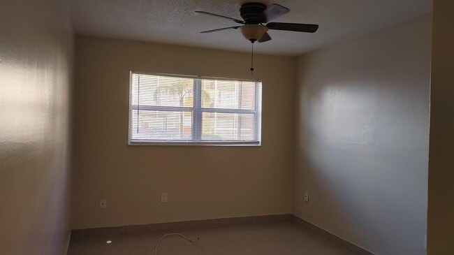 Photo - 3700 NW 21st St Unit 305