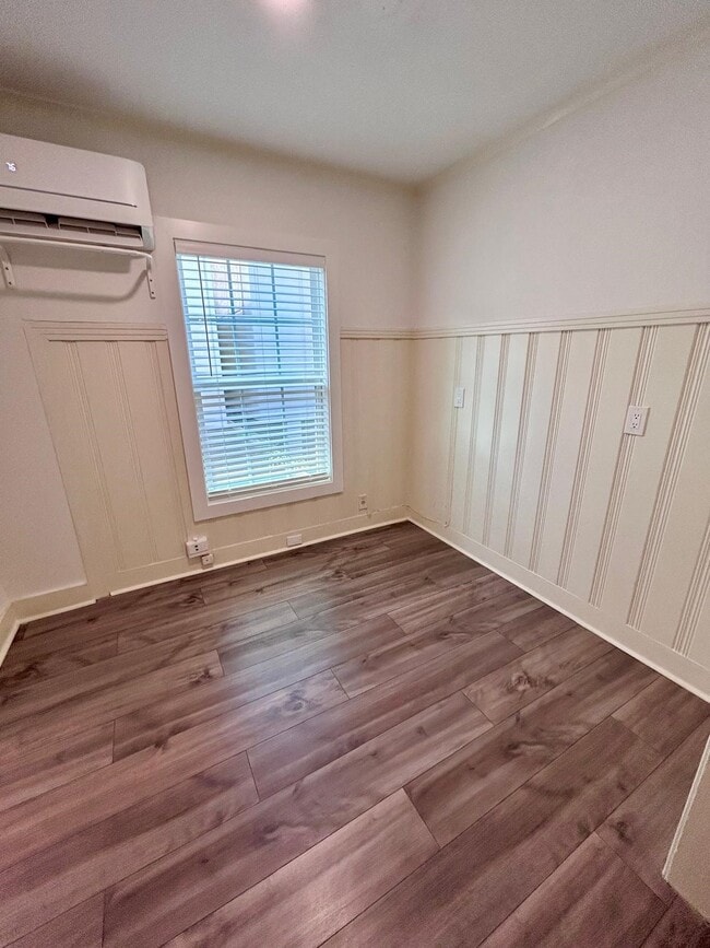 Building Photo - 2012 Elmen St Unit 1