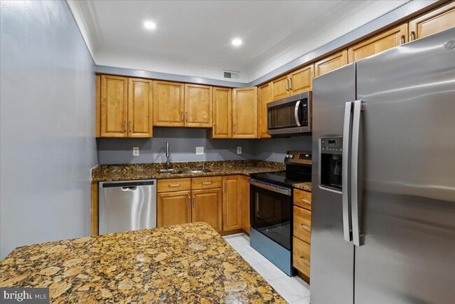 Photo - 2867 Shepperton Terrace