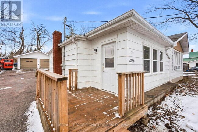 Photo - 7866 Yonge St