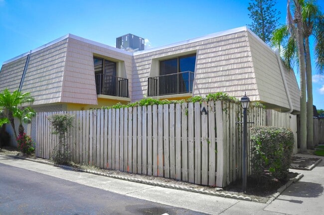 Building Photo - 1170 6th Ave