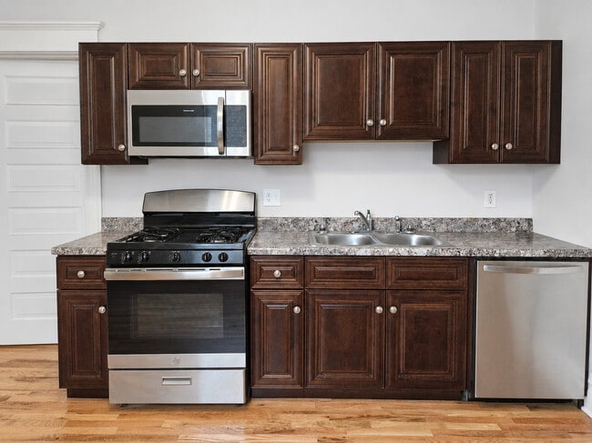 Photo - 3722 N Bosworth Ave Unit 1R