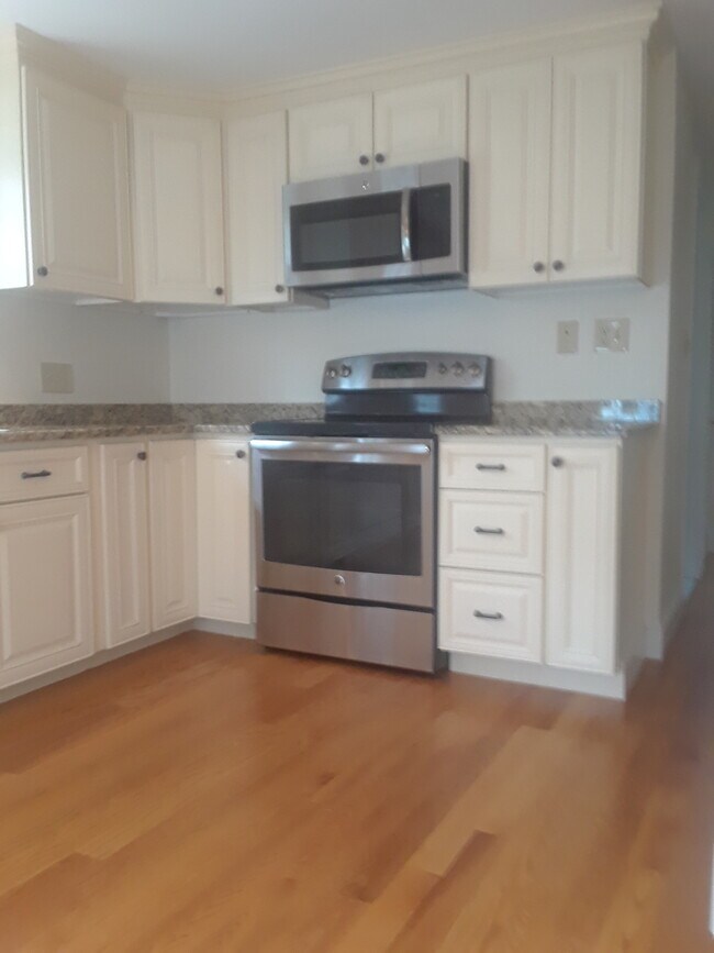 Kitchen - 37 Summit St Unit 37 Summit Street