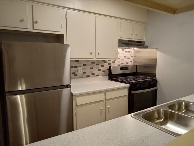 Photo - 606 W 51st St Unit 102