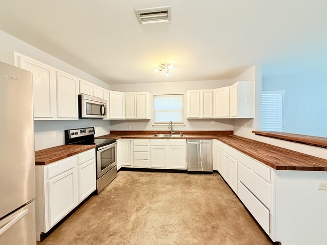 Photo - 17048 Harry Jones Rd