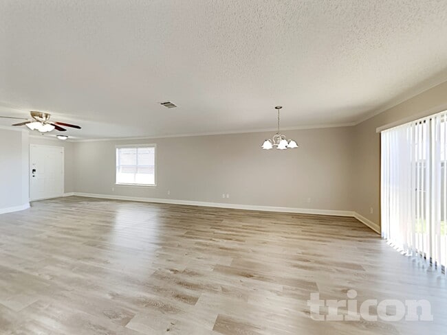 Photo - 135 Jefferson Dr