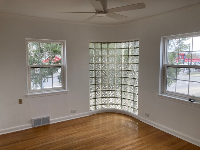 room 2 - 936 42nd St Unit A
