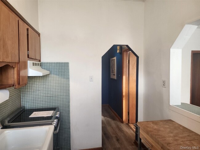 Photo - 229 Monitor St