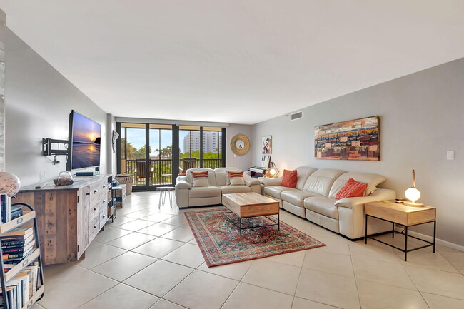 Photo - 3420 S Ocean Blvd Unidad 4n Rental