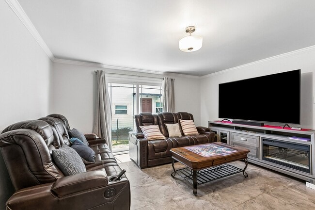 Photo - 8844 Fulton St