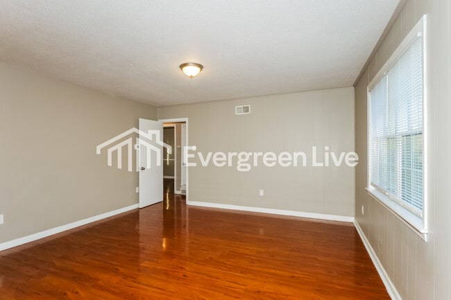 Photo - 3842 Kipling Ave