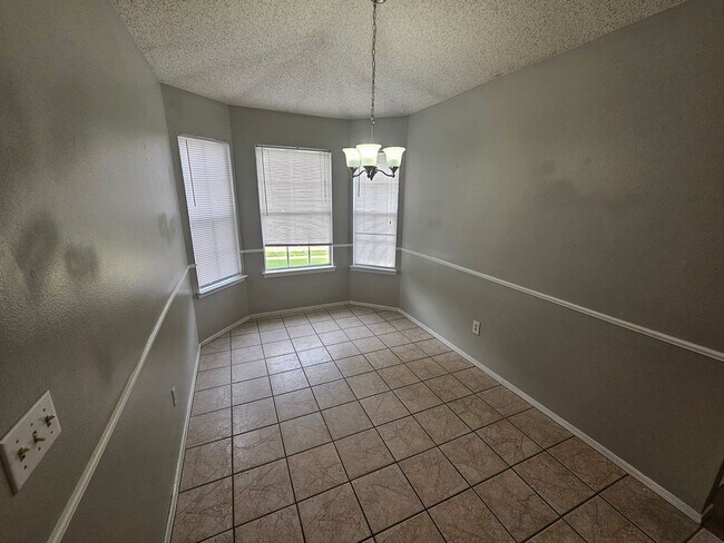 Photo - Nice 3 bedroom 2 bath home with fenced in ...