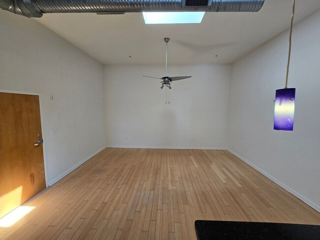 Photo - 1011 W Marshall St Unit 212