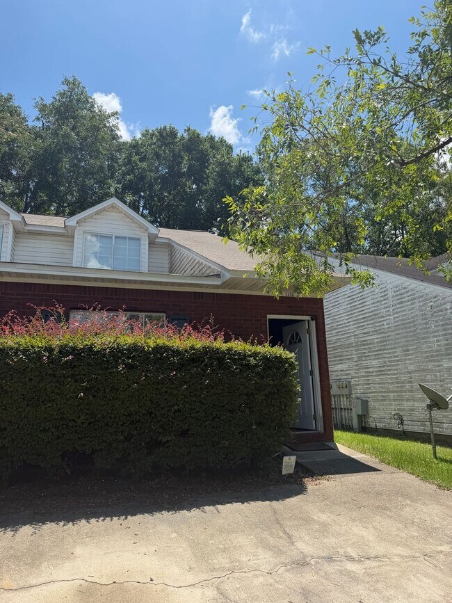Building Photo - 3/2 Townhome for 1550$