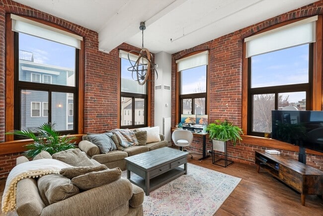 Photo - 320 W 2nd St Condo Unit 205