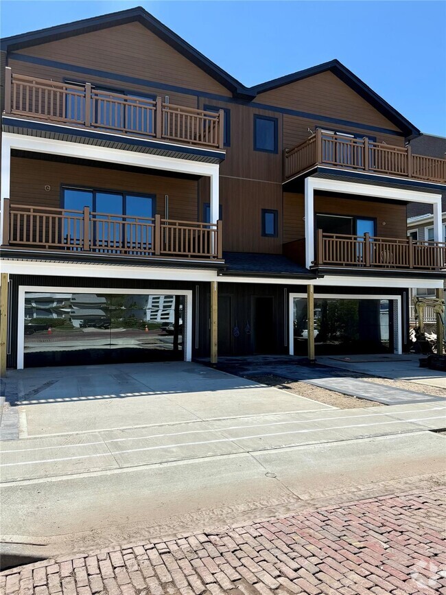 Building Photo - 622 W Penn St Unit A Rental