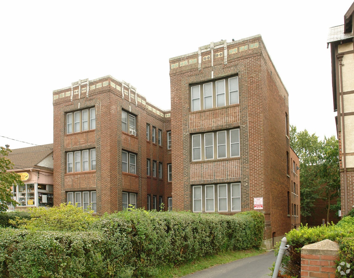 Photo - 771 Farmington Ave