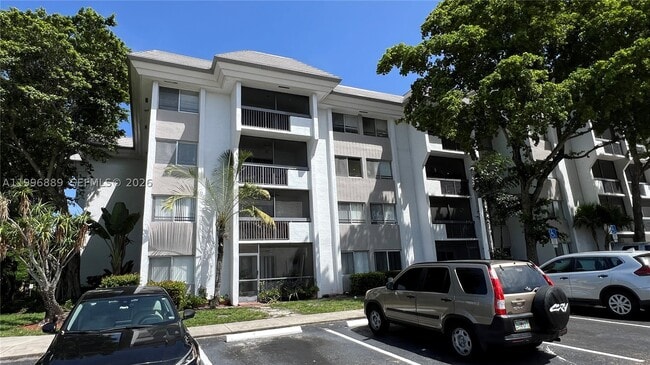 Building Photo - 711 N Pine Island Rd Unit 211
